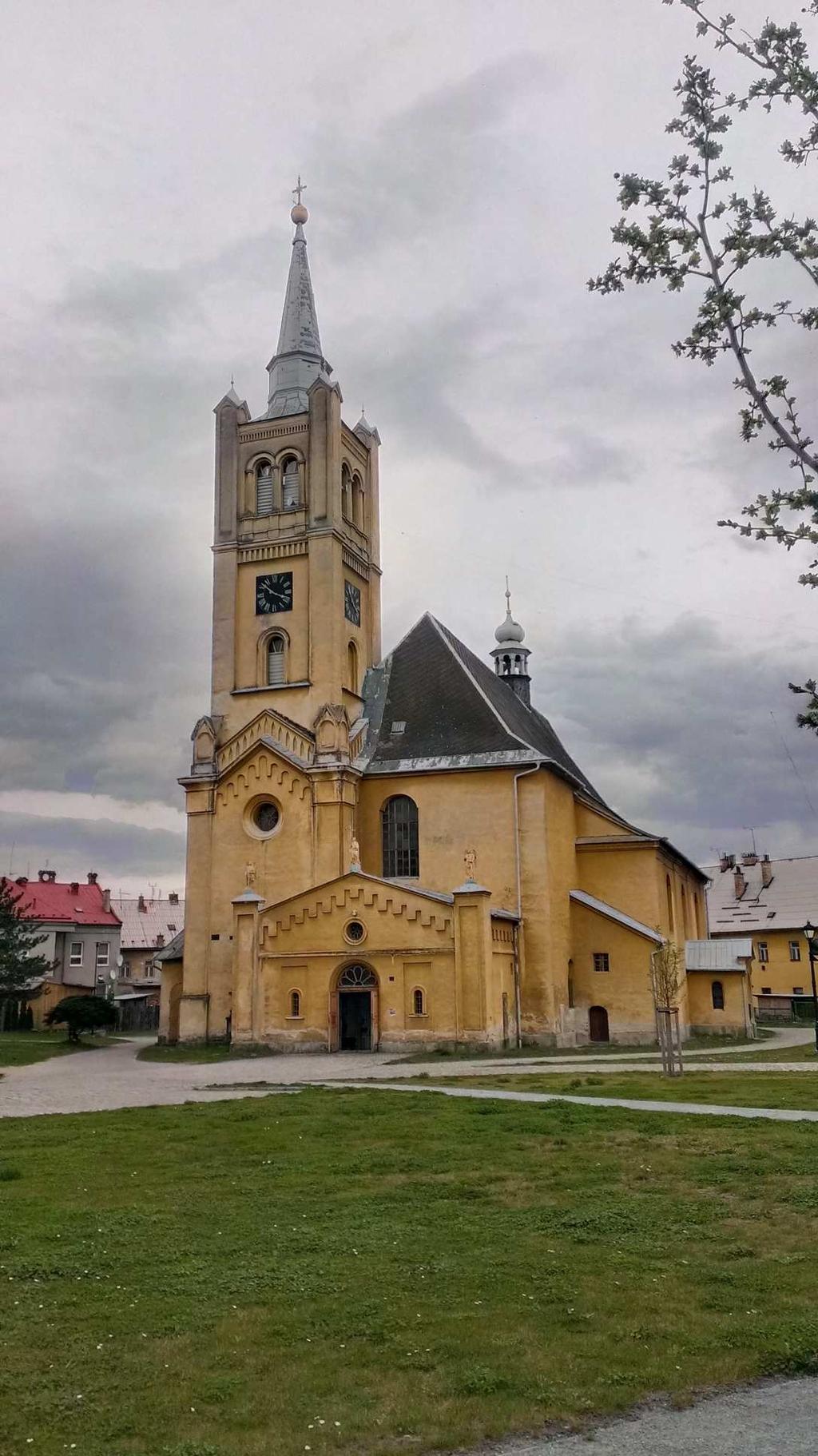 1 Radnice ve Vidnavě Pochází z druhé poloviny 13. stol. Kostel dvakrát vyhořel, přesto se zachovaly gotické prvky. Kostel má výraznou věž, která je jednou z hlavních dominant města.