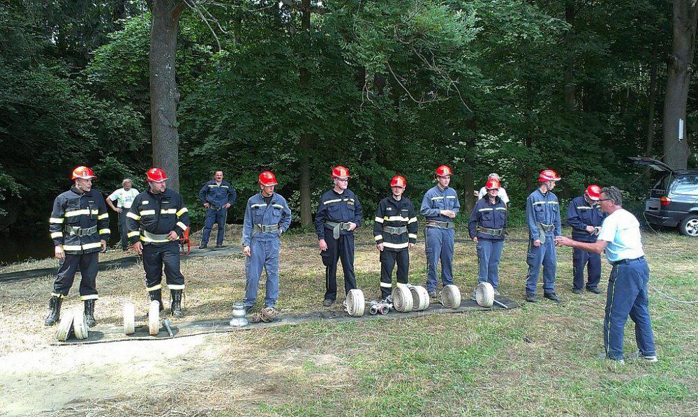 Ze sportovní činnosti připomínám historicky největší účast hasičů našeho sboru na okrskové soutěži vůbec.