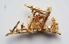 Loužení zlata z horniny Těžba zlata 4 Au + 8 NaCN + O 2 + 2 H 2 O 4 Na[Au(CN) 2 ] + 4 NaOH