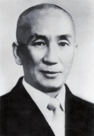YIP MAN Potom, co v Hongkongu dne 2.prosince 1972 zemřel velmistr Yip Man na následky rakoviny hrtanu, nechal po sobě nejen truchlící rodinu, nýbrž i velké množství studentů.