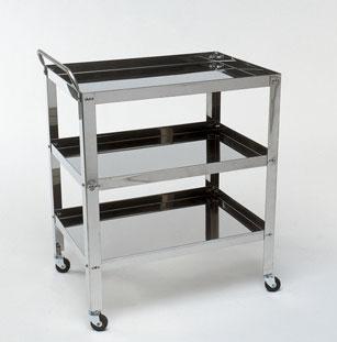 TABLE DE PANSEMENT Livré avec: cuvette en acier inox 18/10, ø 32 cm. CARRO PARA INSTRUMENTAL Dotado de: 1 cubeta de acero inox 18/10 ø 32cm VOZÍK Dodáván s: Policový - Mísou prům. inox 18/10 ø 32 cm.