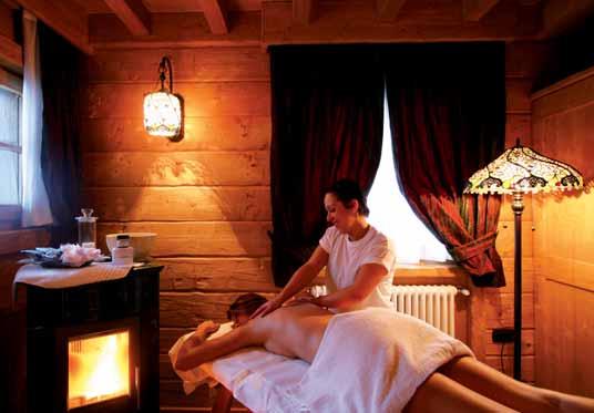 Alta Valtellina 2 ne HOTEL PARK CHALET VILLAGE C 120 600 m upřesnění: komplex je tvořen 11 chalety a centrální budovou, jež jsou navzájem propojené; garáže jsou taktéž propojeny s každým z chaletů;