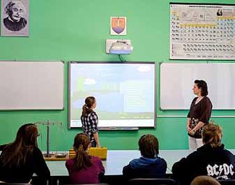 Dve vybavené interaktívnou tabuľou pre výučbu prírodovedných predmetov, jednu učebňu informatiky a jednu učebňu výtvarnej výchovy.