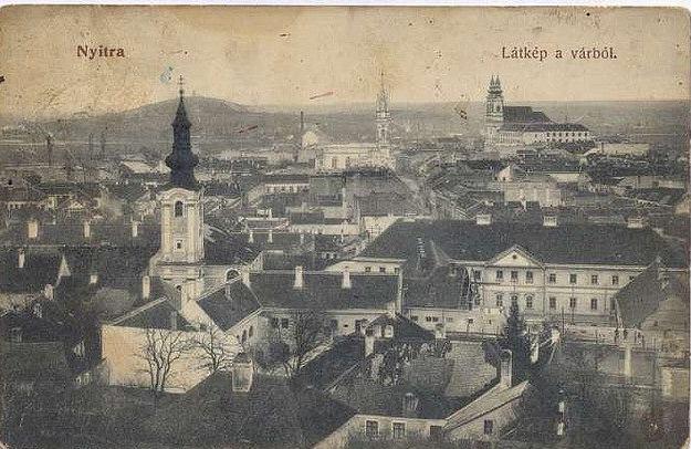 3. Pohľad z horného mesta na Dolné mesto od severu s priehľadom do dnešnej ulice Farská, v popredí františkánsky