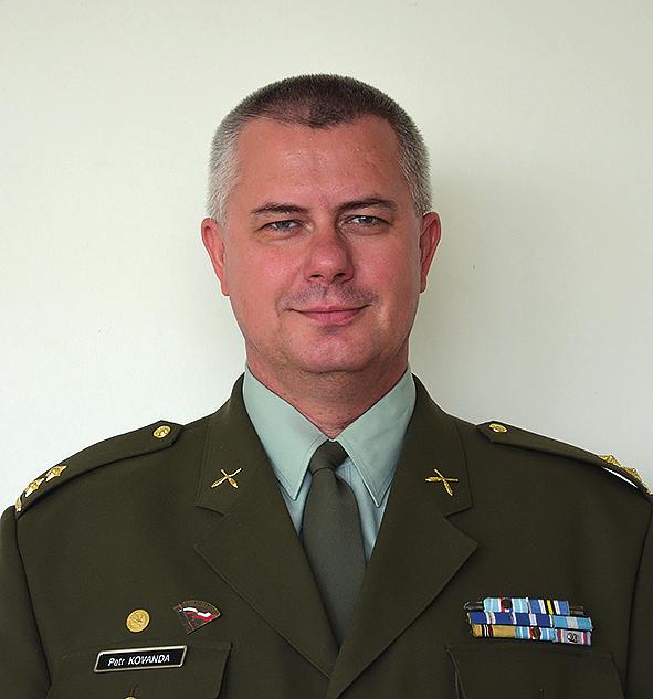 PŘEDSTAVENÍ AUTORŮ Petr KOVANDA Podplukovník Ing. Petr KOVANDA, narozen 1968. V letech 1986 až 1991 absolvoval Vojenskou akademii v Brně, obor raketová technika výzbrojně technický.