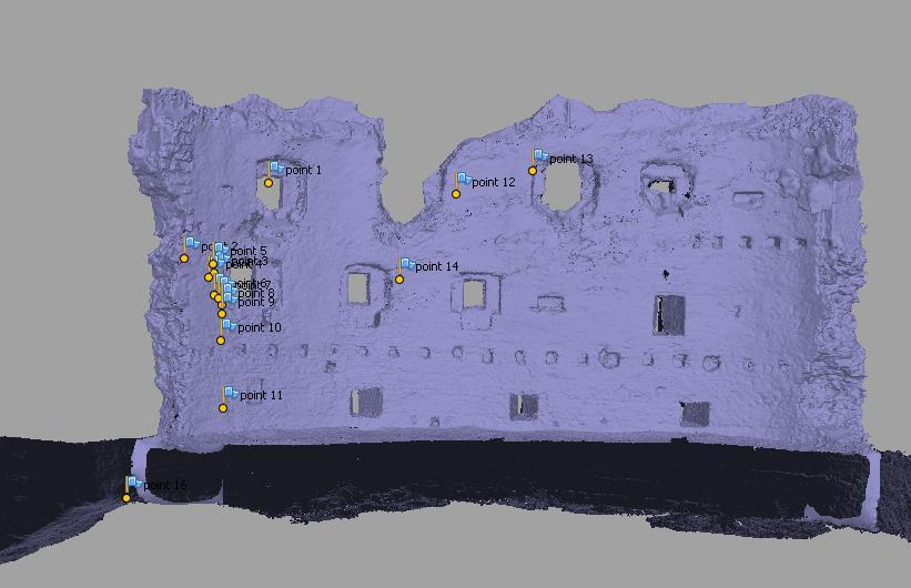 Obr. 40: Referenční body lokalizované na povrchu 3D modelu. Vnitřní stěna paláce hradu Dalečín (autor: V. Nosek).