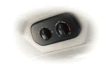 Zvýšený komfort Komfort při každé jízdě vozem Tourneo Custom vám zajistí nezávislá klimatizace v prostoru zadních sedadel, kde