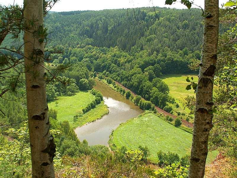 blízkosti bývalé šachty důlní odval, který zaujímá plochu přibližně 100m 2. Dnes je chráněn jako PP Vernéřovské doly.