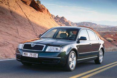 ŠKODA SUPERB 2001 S modelem ŠKODA SUPERB značka ŠKODA obnovila tradici této modelové řady z třicátých let a