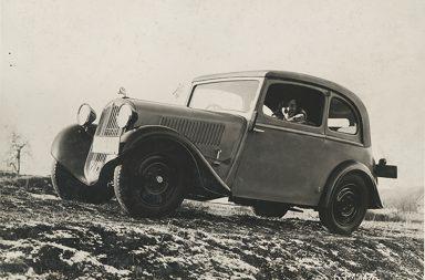 ŠKODA POPULAR 1934 V roce 1934 slavil premiéru model ŠKODA POPULAR, vůz pro široké vrstvy zákazníků.