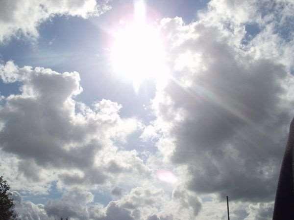 symboly Oblak a svetlo - SZ temný či žiarivý oblak zjavuje Boha a zahaľuje jeho slávu: Mojžiš na vrchu Sinaj, počas putovania na
