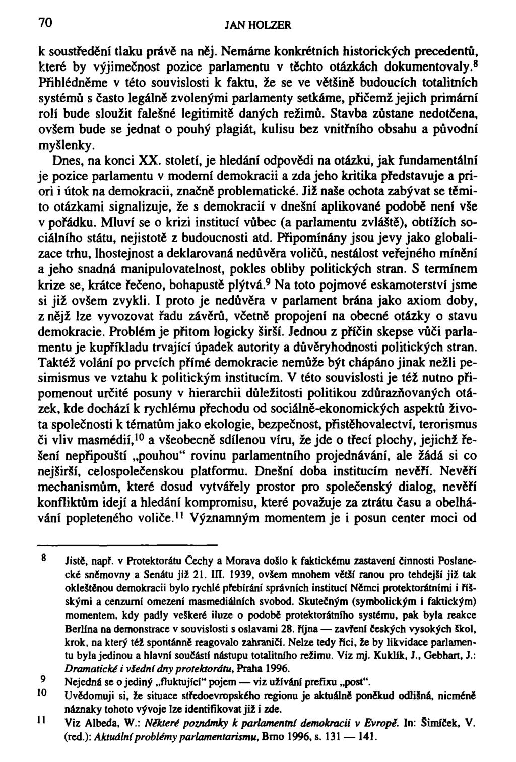 70 JAN HOLZER k soustředění tlaku právě na něj. Nemáme konkrétních historických precedentů, které by výjimečnost pozice parlamentu v těchto otázkách dokumentovaly.