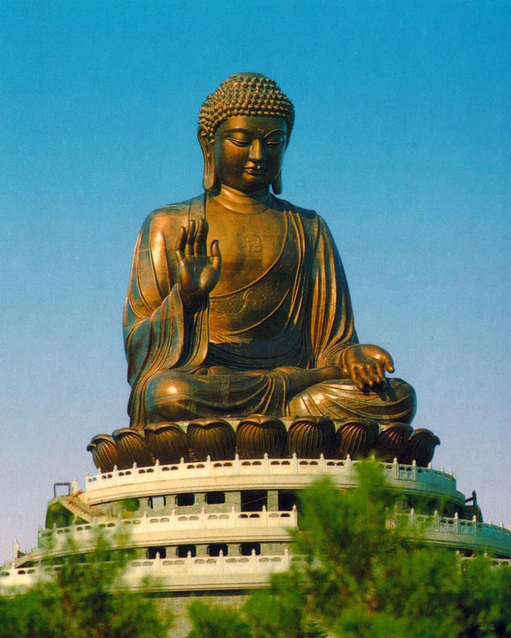 BUDDHISTICKÉ BUDDHISTICKÉ Tian Tan Buddha: 34m vysoká bronzová socha Buddhy Amóghasiddhi (jednoho z pěti dhájibuddhů) v Hong Kongu v Číně.