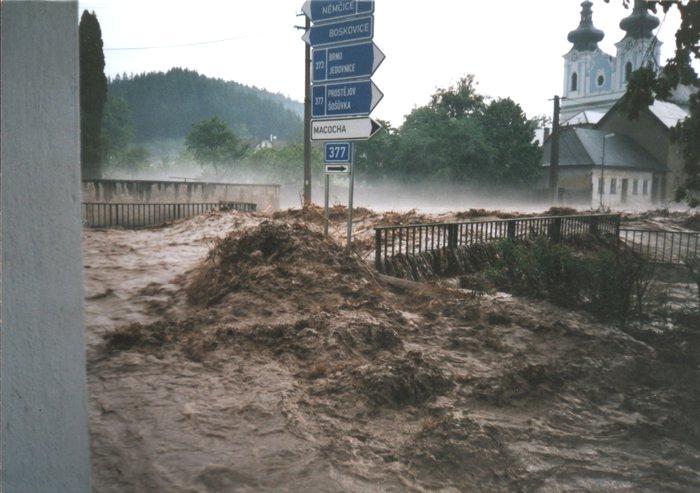 Povodeň z přívalového deště v obci Sloup (Moravský