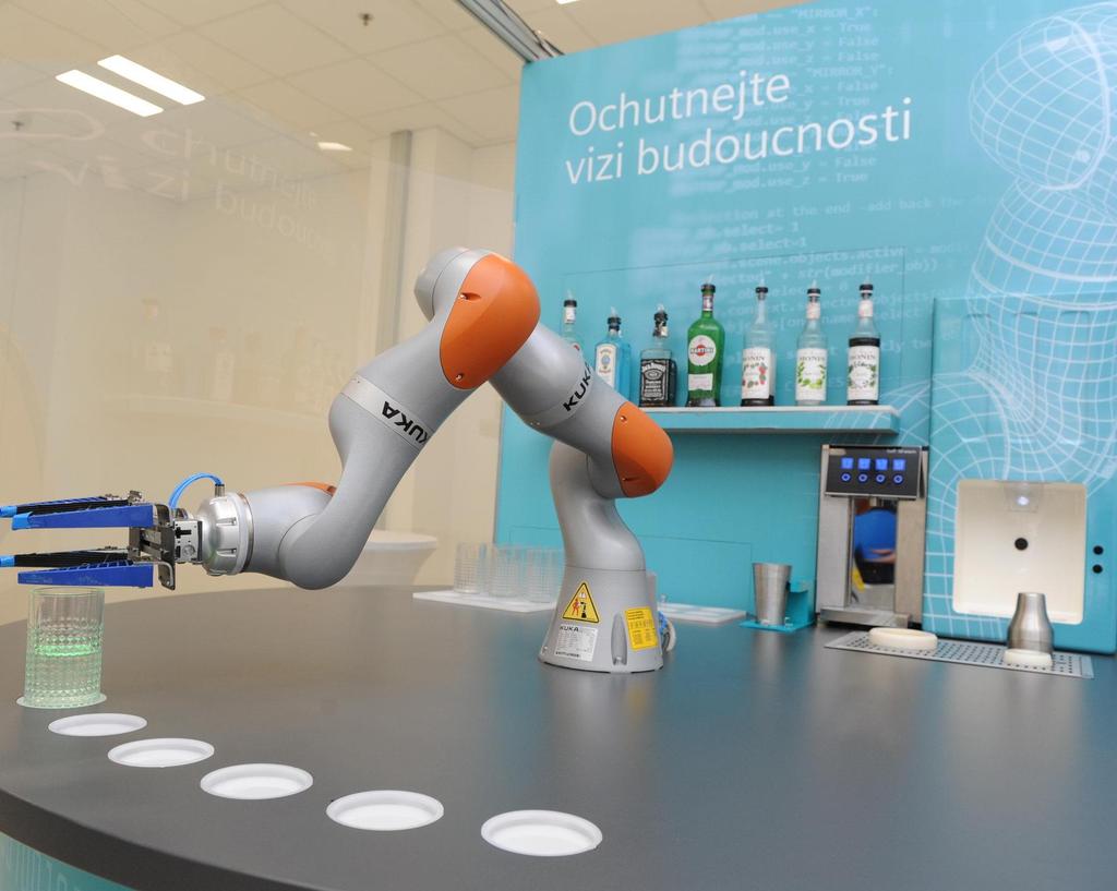 Expozice Siemens na MSV Co si dáte k pití? Aneb drinky 4.0 Už vás někdy robot pozval na drink?