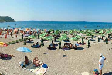 Hotel Babovič *** je umístěn jen 200 m od proslulého Perlového pobřeží, jedné z nejkrásnějších pláží Černé Hory (malé oblázky, pláž dlouhá 600 m), lodním taxi se dostanete i na nedalekou slavnou