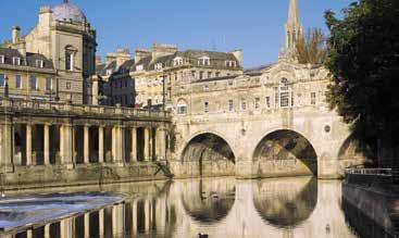 den: po snídaní výlet do města OXFORD proslaveného celosvětově známou univerzitou, které se od dob kardinála Wolseyho a krále Jindřicha VIII.