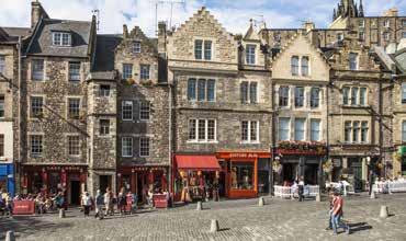 města Athény Severu ) Calton Hill, Edinburgh 2 den: po snídani se vrátíme na úpatí Royal Mile k Paláci Holyroodhouse, volný čas na prohlídku edinburské rezidence britského panovníka a jejích zahrad,