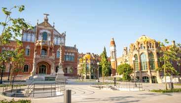 katalánského architekta Antoni Gaudího Casa Milá a Casa Batlló, prohlédneme si největší barcelonské náměstí Placa Catalunya, projdeme se bulvárem Las Ramblas, který je považován za skutečné srdce