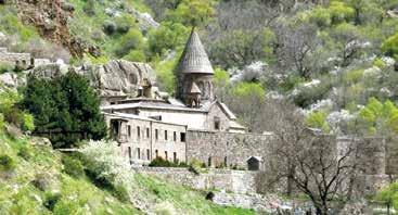 Poslední zastávkou bude závod na výrobu věhlasného arménského koňaku, nocleh v Jerevanu. 3. den: nejprve pojedeme ke chrámu Garni (1. st. n. l.