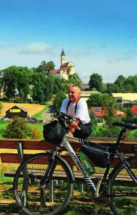 5x německá polopenze. Snídaně formou švédských stolů, večeře servírované, 3 chody. Připravený denní program výletů po trasách 25 60 km. Pro děti připraveny i kratší varianty výletů do 40 km.