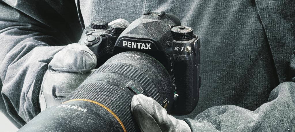 Musíme předvídat, že se K-1 bude též používat v místech velmi nízkou teplotou, PENTAX podrobil K-1 náročným testům okolního prostředí až do teploty 10 C, a shromáždil velké množství dat s ohledem na