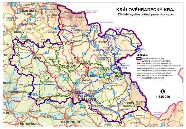 Území v jeho nejzápadnější části protíná nejvýznamnější cyklotrasa na území Královéhradeckého kraje, Evropská cyklotrasa č. 2 (dříve značená jako č. 24), tzv. Labská stezka.