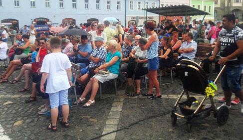 Zjistili jsme, že žáci s učiteli dokážou připravit mnoha hodinový program. Pro příští rok se tedy nemusíme bát přijetí závazku na přípravu nejméně čtyřhodinového programu, dodal.