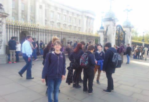 zastávkou v Downing Street, kde v čísle 10 úřaduje a bydlí anglický