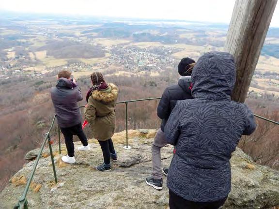 Jednodenní programy venku 6,5 hod. 55 Kč IX - X a IV - VI Střední škola Tajemství žulových skal III.