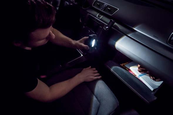 Flashlight 15 Svítilnu můžete dobíjet rovnou v autě, je tak vždy