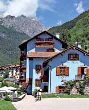 dolomitimolveno.com, http://www.molveno.it TRENTO Praha 720 km, Brno 755 km Molveno, ležící v nadmořské výšce 864 metrů u jezera Lago di Molveno, je elegantní městečko na úpatí překrásného horského masivu Dolomiti di Brenta.