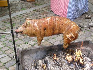 HEV genotypy 3 a 4 - přenos Nedostatečně tepelně upravené potraviny Maso a droby z rezervoárových zvířat (figatellu, grilovaná játra, sashimi) Ústřice Ovoce, zelenina (zdroj kontaminovaná voda)