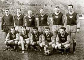 1953 Fotbalový tým ÚDA vybojoval první mistrovský titul. 1956 Název a logo fotbalistů se mění na Dukla Praha. Červenec 1960 Oddíl otevírá svůj stadion na Julisce.