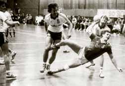 V roce 1993 vznikla státní příspěvková organizace Handball Club Dukla Praha a její družstvo stále patří ke špičce české extraligy házené.