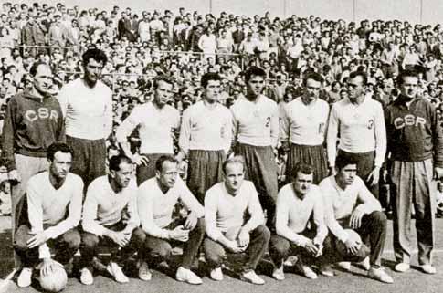 Šedesát pět let armádního vrcholového sportu 31 Volejbal 1948 1993 (2013) Odbor odbíjené v ATK vznikl v roce 1948, sídlil na Zbraslavi společně s boxery, košíkáři a zápasníky.