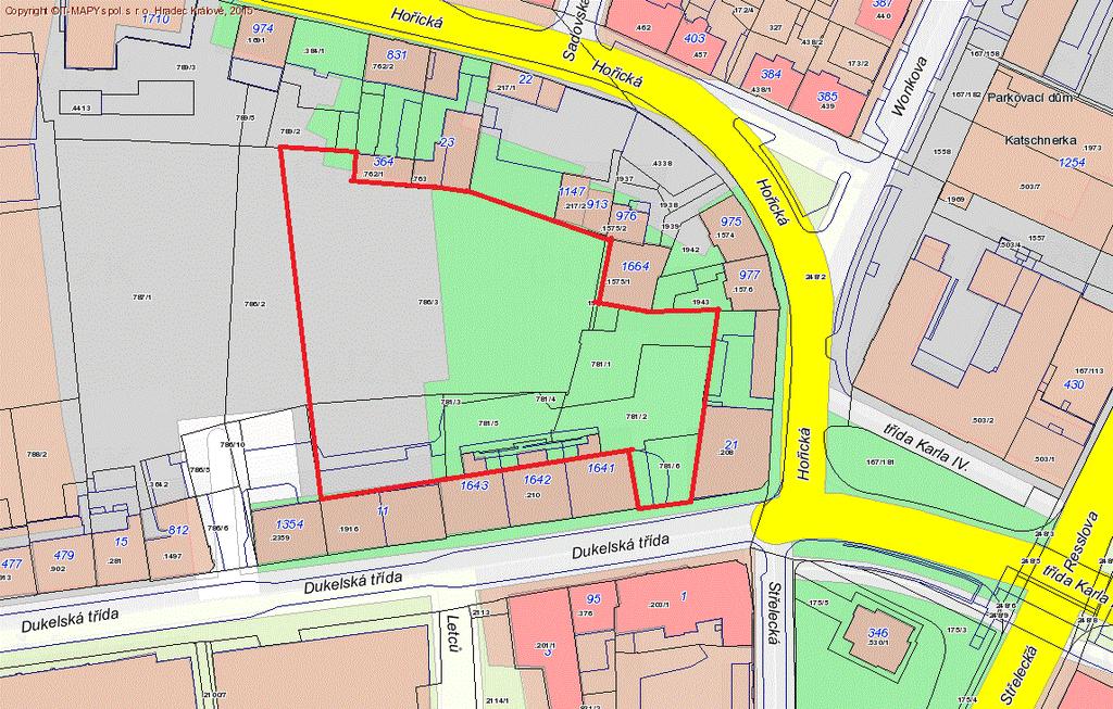 54. Vnitroblok Dukelská - park Skleněnka ohraničený prostor vnitrobloku Dukelské třídy za č.