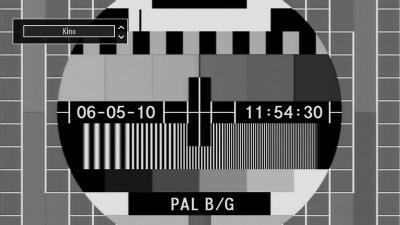Vrch a spodok obrazu sú jemne odrezané. Kino Tento režim zväčšuje širokouhlý obraz (pomer strán 16:9) s titulkami na celú obrazovku.
