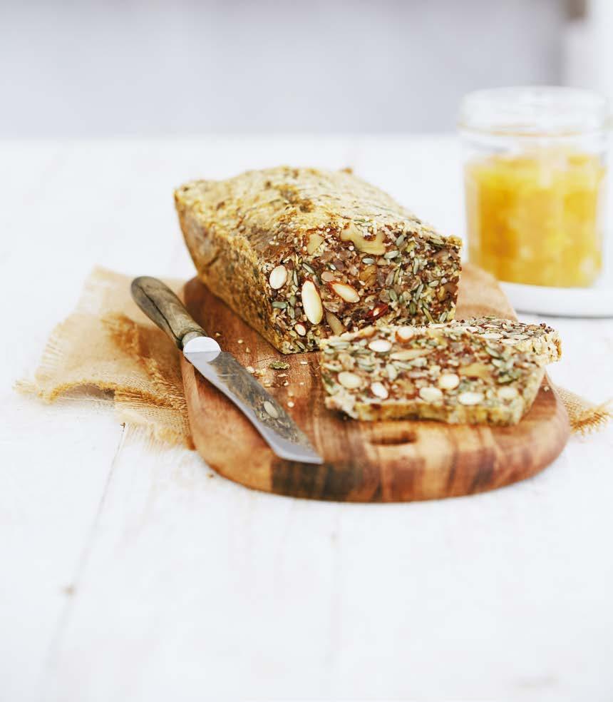 Semínkový chleba Velmi zdravá varianta pro ty, kteří se vyhýbají bílému pečivu a mouce. Chleba velmi dobře zasytí a i velkým jedlíkům stačí dva plátky.