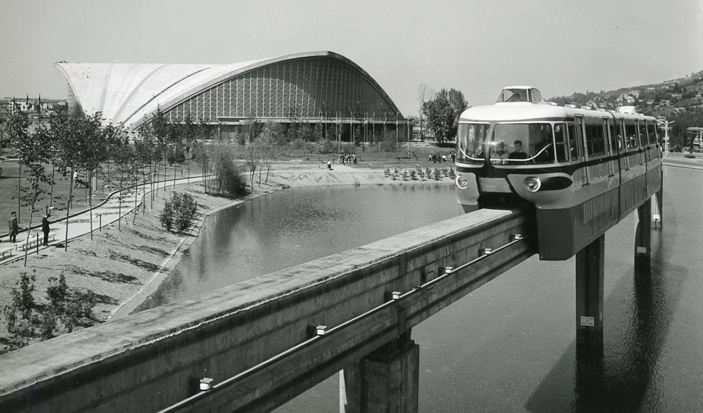 Obrázek 3 - Monorail ALWEG z roku 1961 v italském Turíně na 1,8 km dlouhé dráze ve výstavním areálu provozované pouhé 3 roky, v roce 1968 se s jeho výstavbou velmi vážně uvažovalo v Československu