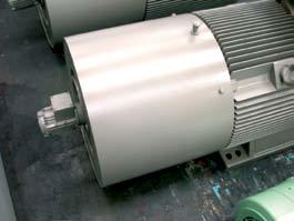 2.14.2 Cizí ventilace Cizí ventilace umožňuje zvýšit využití motorů při nízkých otáčkách a omezit hluk vznikající při otáčkách vyšších než jsou synchronní otáčky.