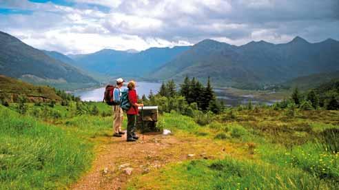 Po zastávce u nejnavštěvovanějšího hradu Skotska Blair Castle přejezd divokým pohořím Grampian Mountains k pověstmi opředenému jezeru Loch Ness se zříceninou mohutného Urquhart Castle.