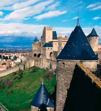 Pevnost je krásně zrekonstruované pohádkové město na seznamu Unesco, prohlídka tohoto jedinečného skvostu, individu ální volno Následuje odjezd do Avignon. Přenocování v Avignonu. 4.