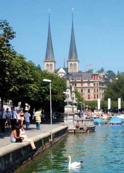 den: odjezd z ČR v ranních hodinách do Itálie. Zastávka u jezera Lago di Garda.