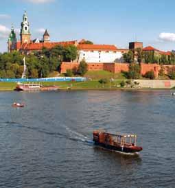 Z její vyhlídkové terasy se nabízí nejúplnější panorama celého města. Odjezd do hotelu, ubytování. 2. den: snídaně.