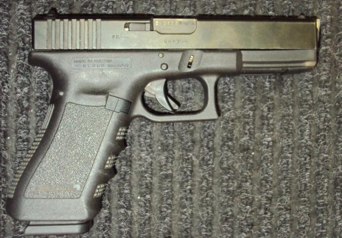 UTB ve Zlíně, Fakulta aplikované informatiky 55 Typ zbraně: GLOCK 17 Obr. 29 Glock 17 52 Krátká a moderní ruční palná zbraň standardní velikosti z produkce rakouské zbrojovky Glock.