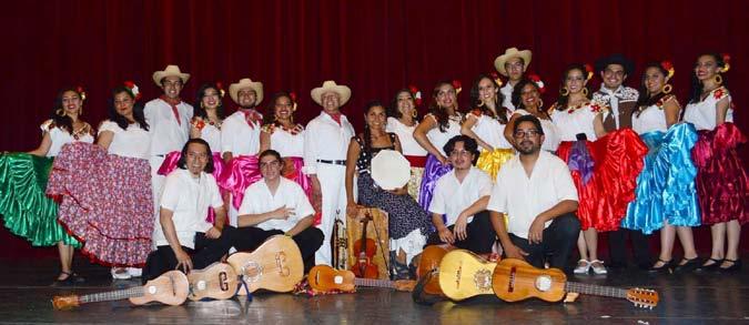 Zahraniční soubory Compañía de Danza folklórica UAM Azcapotzalco, Mexiko Vedoucí souboru: Roberto Morales Soubor, který vznikl v roce 2009 působí při metropolitní univerzitě.