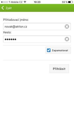 Přihlášení se v mobilní aplikaci provede výběrem Cloudového serveru a zadáním jména a hesla. Přihlašovací údaje je možné zapamatovat pro zjednodušení příštího přihlášení.