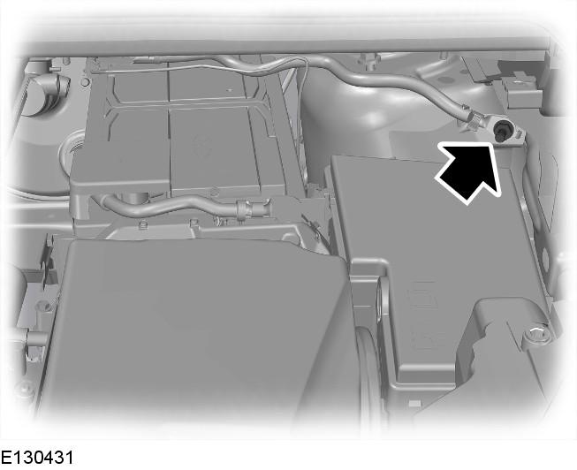 Autobaterie vozidla VÝSTRAHY Nepřipojujte kabel na záporný ( ) pól vybité autobaterie. Zajistěte, aby kabely nemohly být zachyceny pohyblivými součástmi a nedotýkaly se dílů sacího systému paliva.