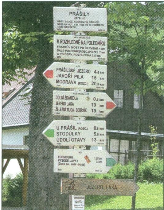 Terén je na turistických mapách znázorněn vrstevnicemi, nadmořská výška kopců a hor pomocí číselných kót.